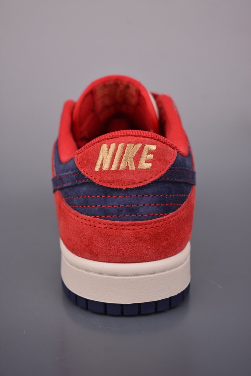 Nike SB Dunk Low view