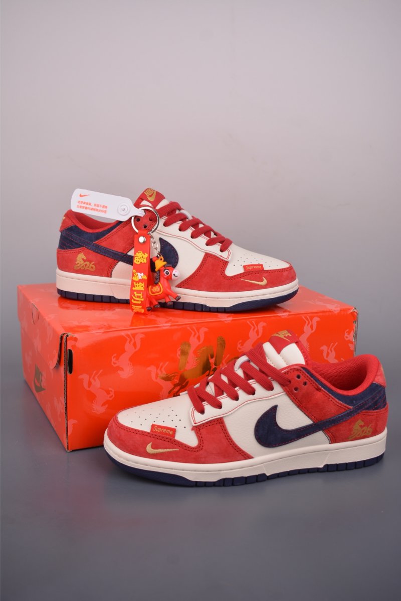 Nike SB Dunk Low view