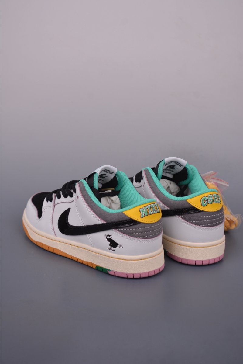 Nike SB Dunk Low view