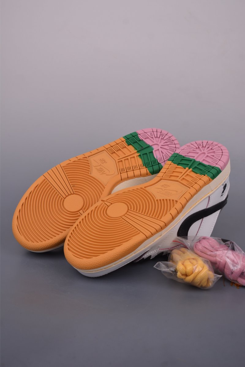 Nike SB Dunk Low view