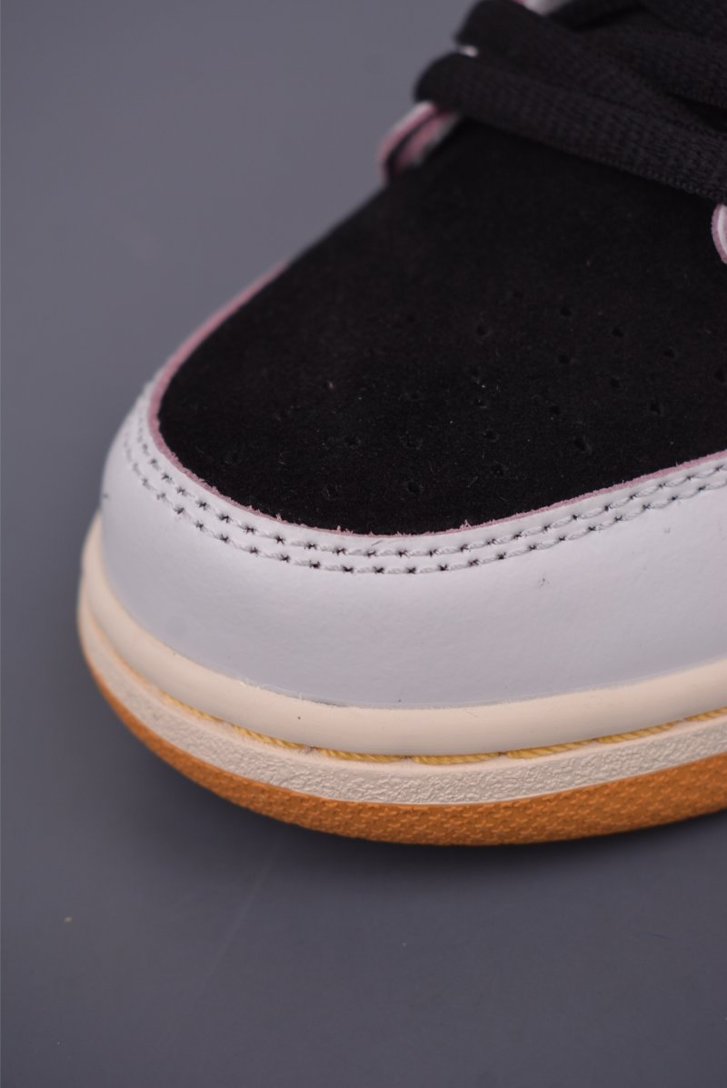 Nike SB Dunk Low view