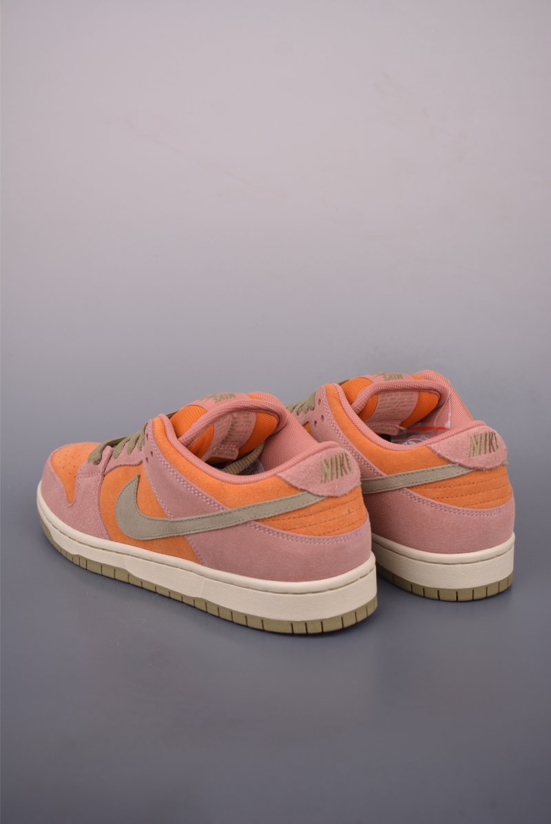 Nike SB Dunk Low view