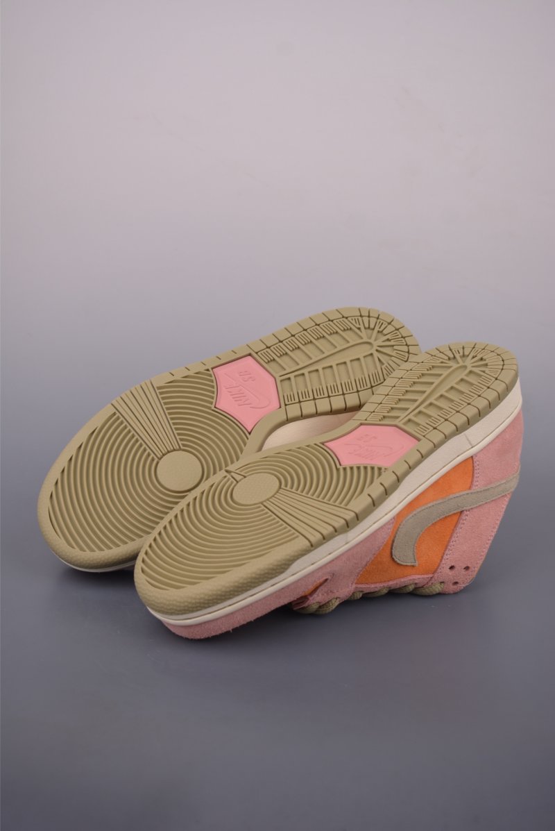 Nike SB Dunk Low view