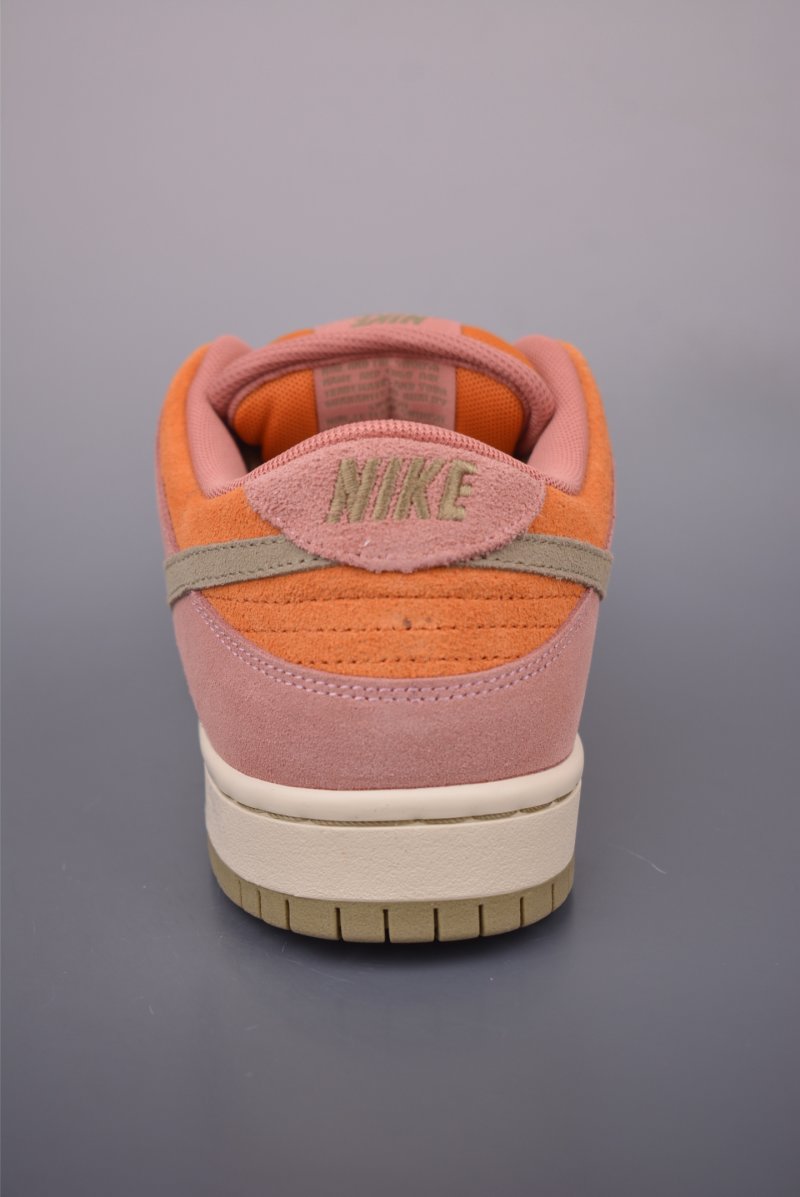Nike SB Dunk Low view