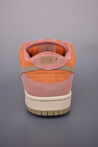 Nike SB Dunk Low view 4