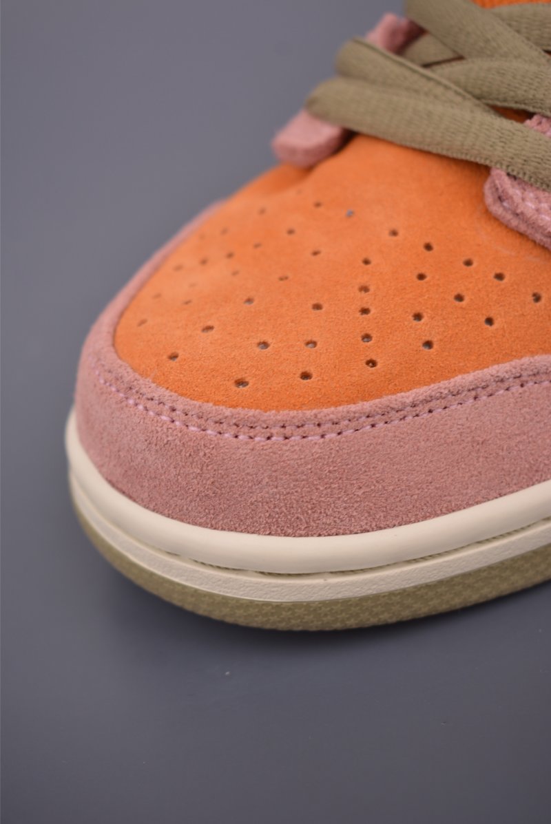 Nike SB Dunk Low view