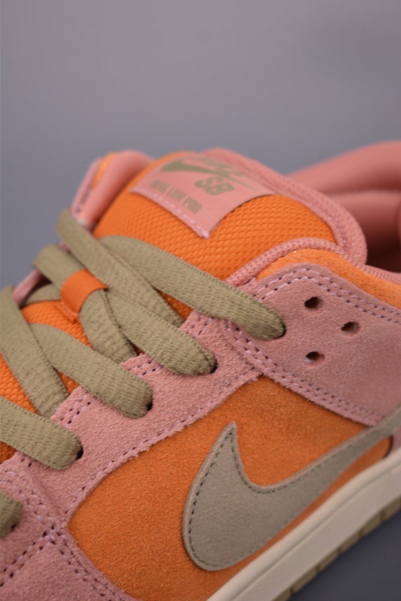 Nike SB Dunk Low view