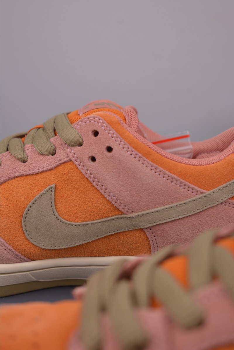 Nike SB Dunk Low view