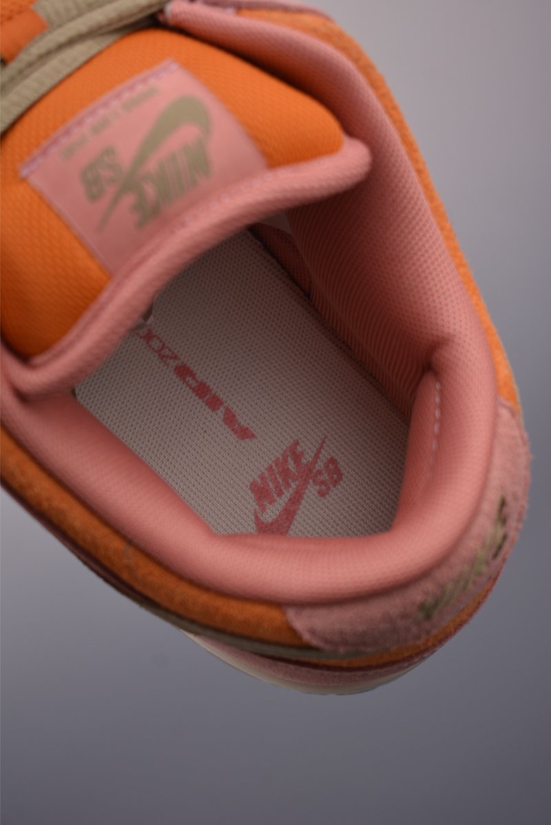 Nike SB Dunk Low view