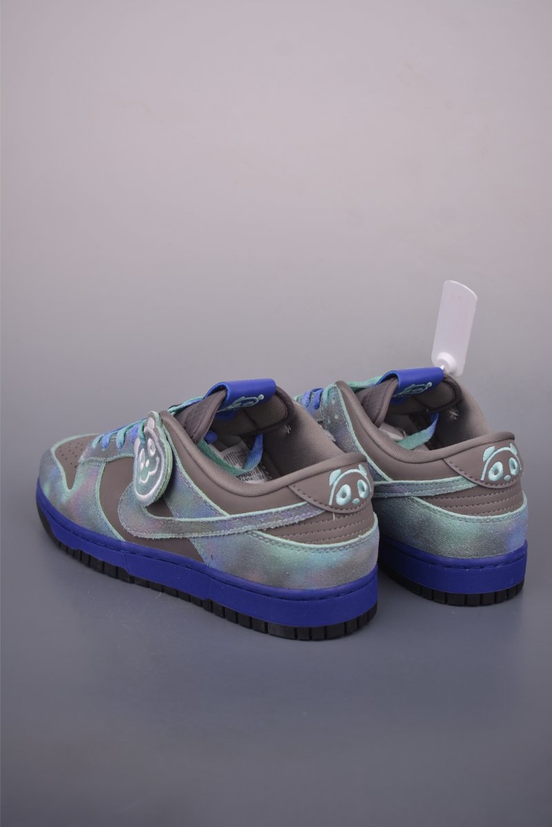 Nike SB Dunk Low view