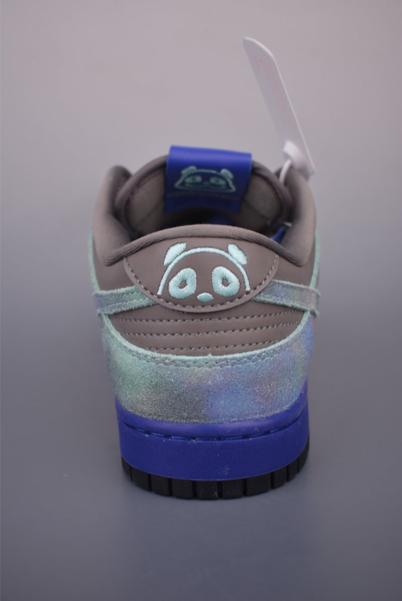 Nike SB Dunk Low view