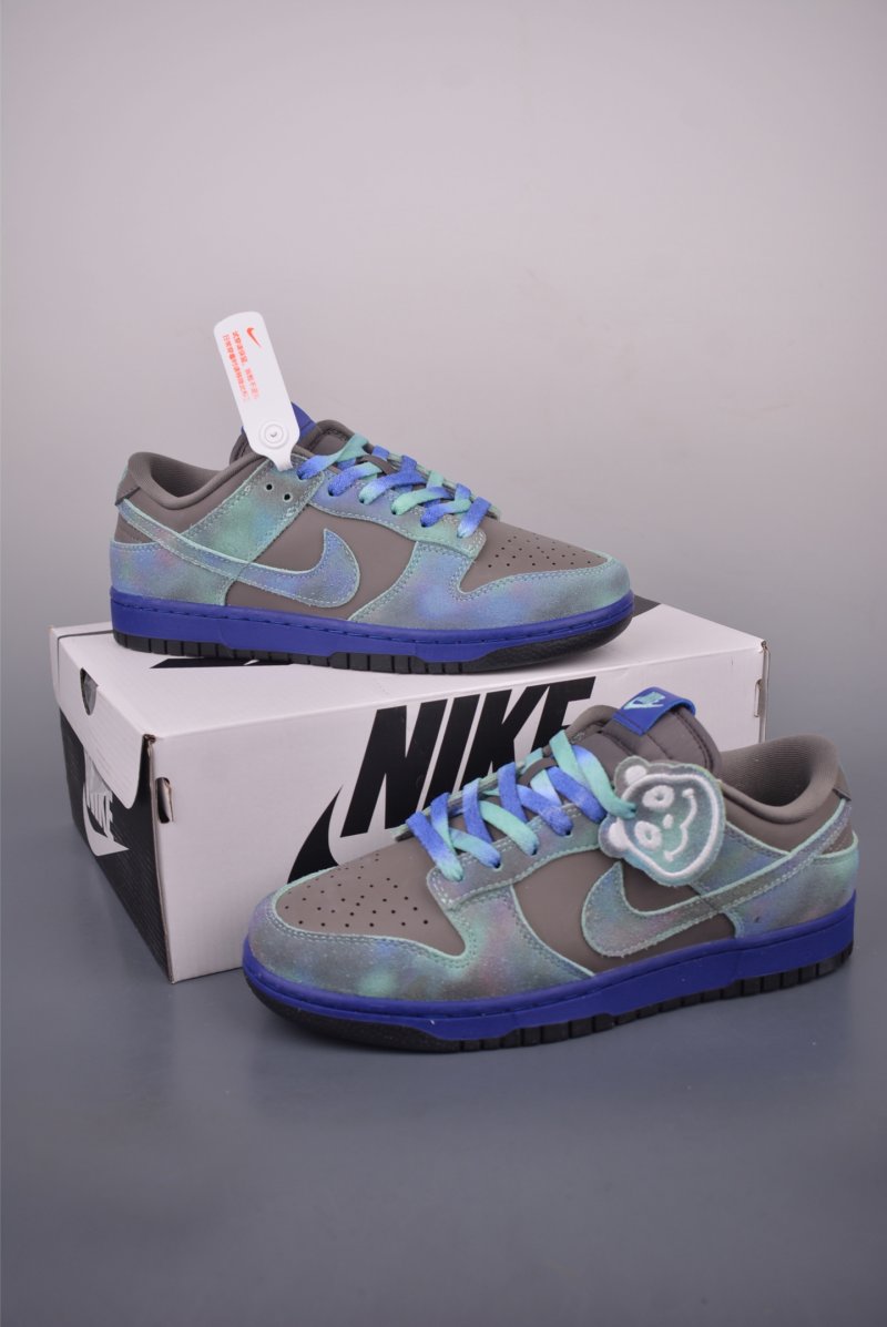 Nike SB Dunk Low view