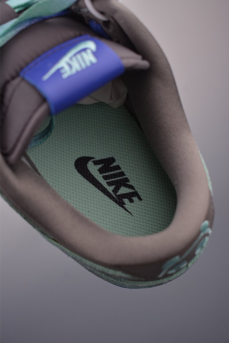 Nike SB Dunk Low view