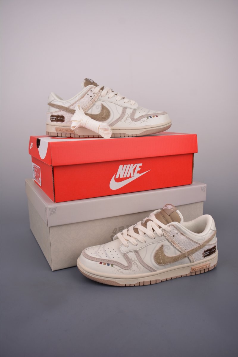 Nike SB Dunk Low view