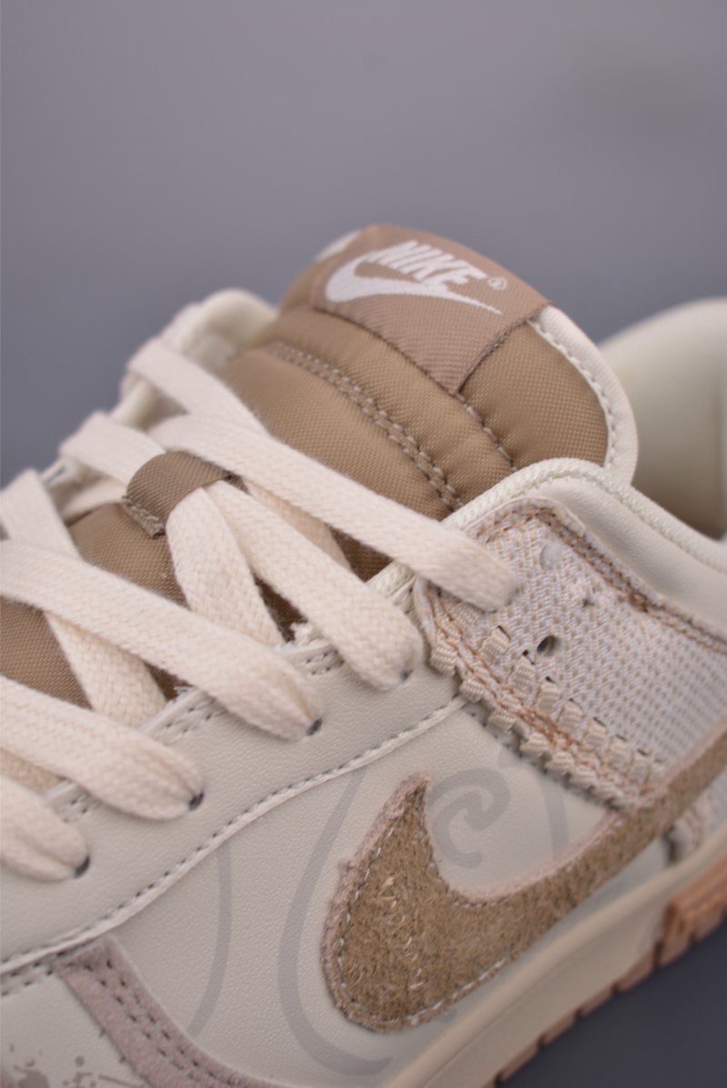 Nike SB Dunk Low view