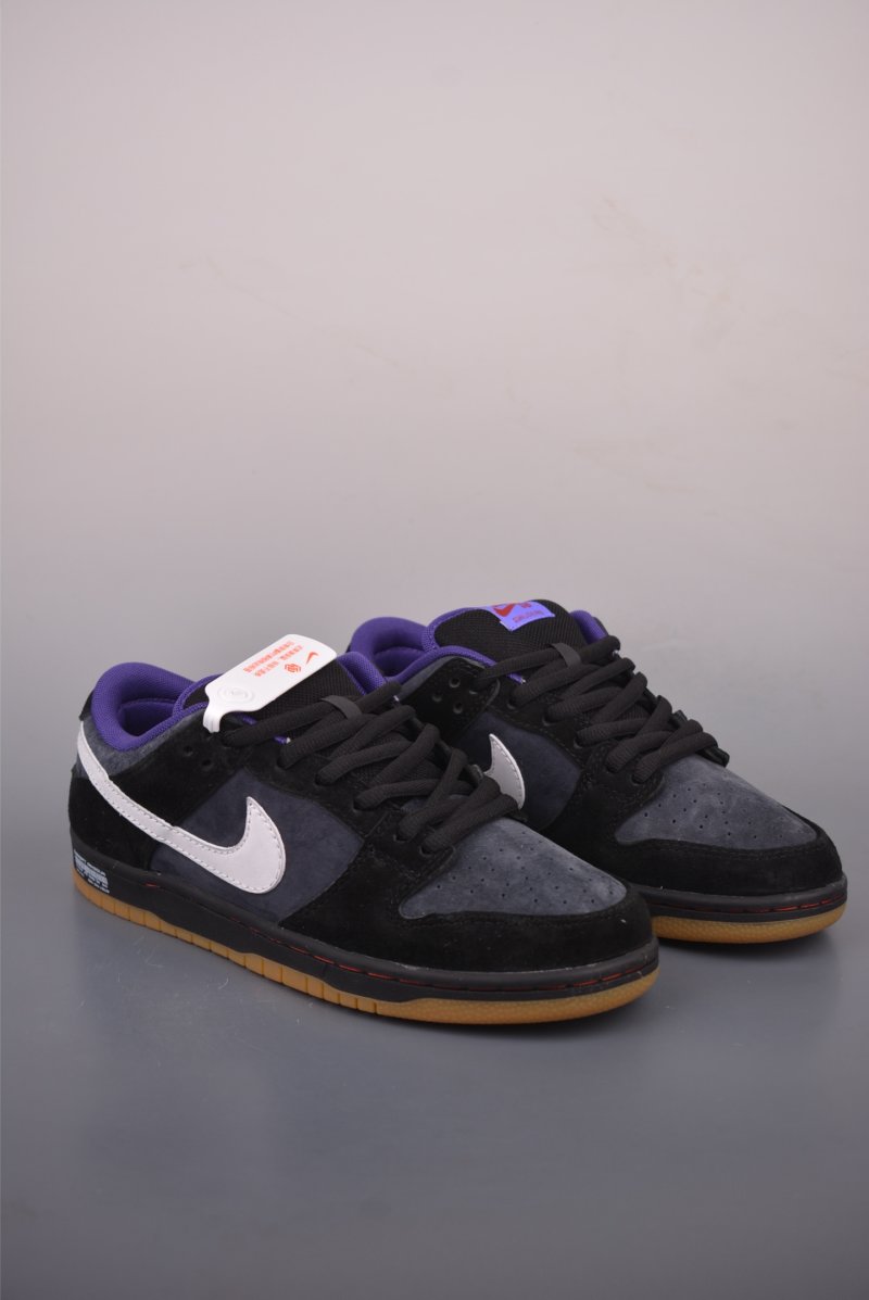 Nike SB Dunk Low 'Black / Purple'