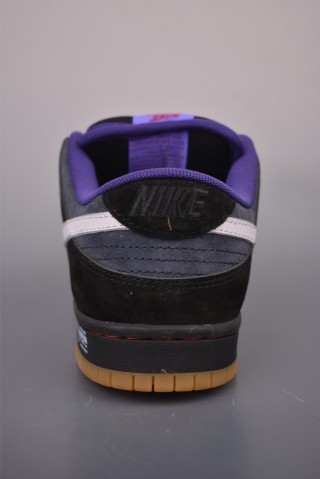 Nike SB Dunk Low 'Black / Purple' view 4
