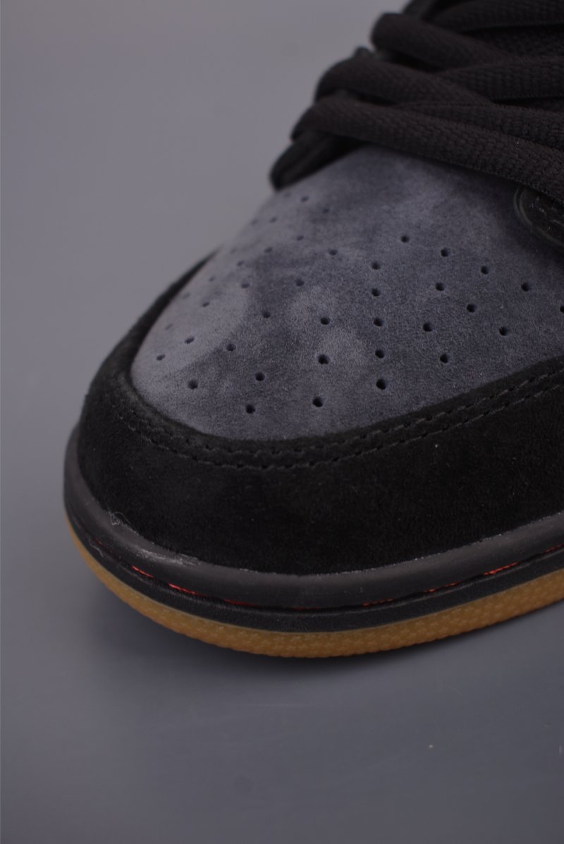 Nike SB Dunk Low 'Black / Purple' view