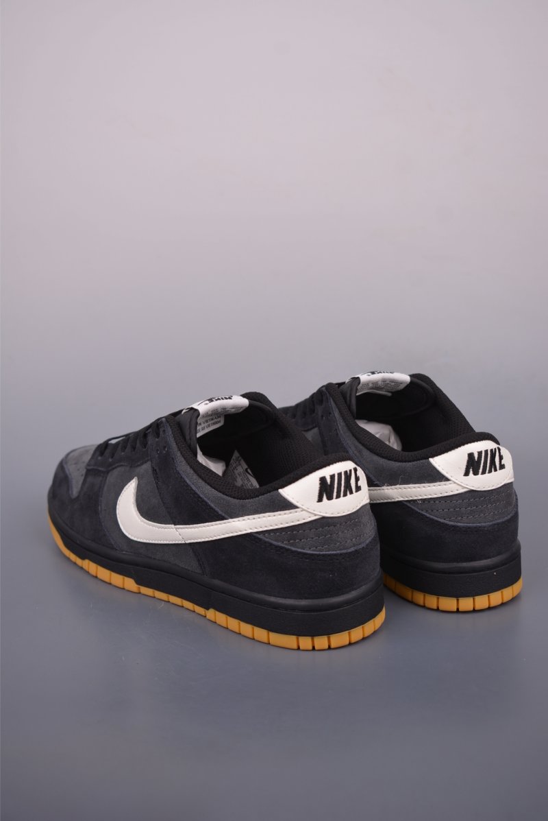 Nike SB Dunk Low 'Black / Grey' view