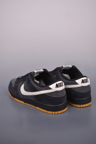 Nike SB Dunk Low 'Black / Grey' view 2