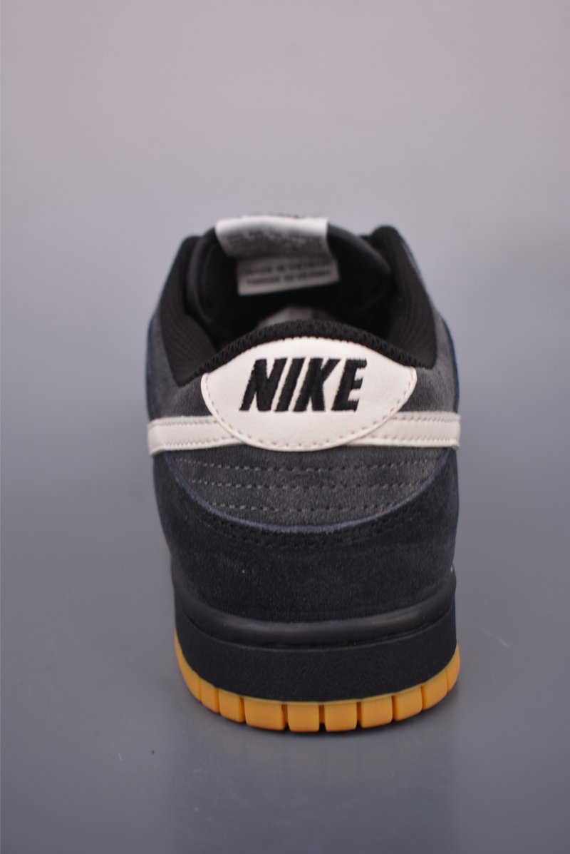 Nike SB Dunk Low 'Black / Grey' view
