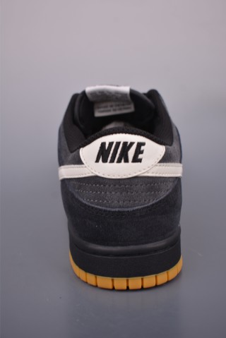 Nike SB Dunk Low 'Black / Grey' view 4