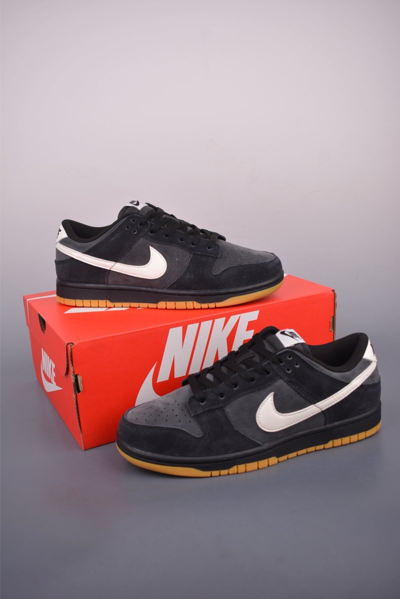 Nike SB Dunk Low 'Black / Grey' view