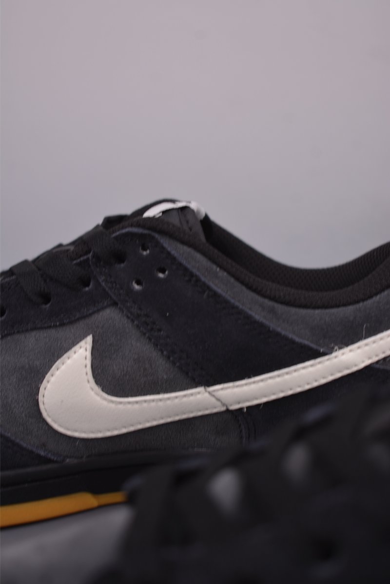 Nike SB Dunk Low 'Black / Grey' view
