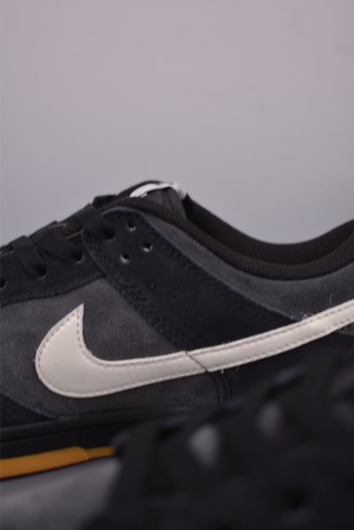 Nike SB Dunk Low 'Black / Grey' view 8