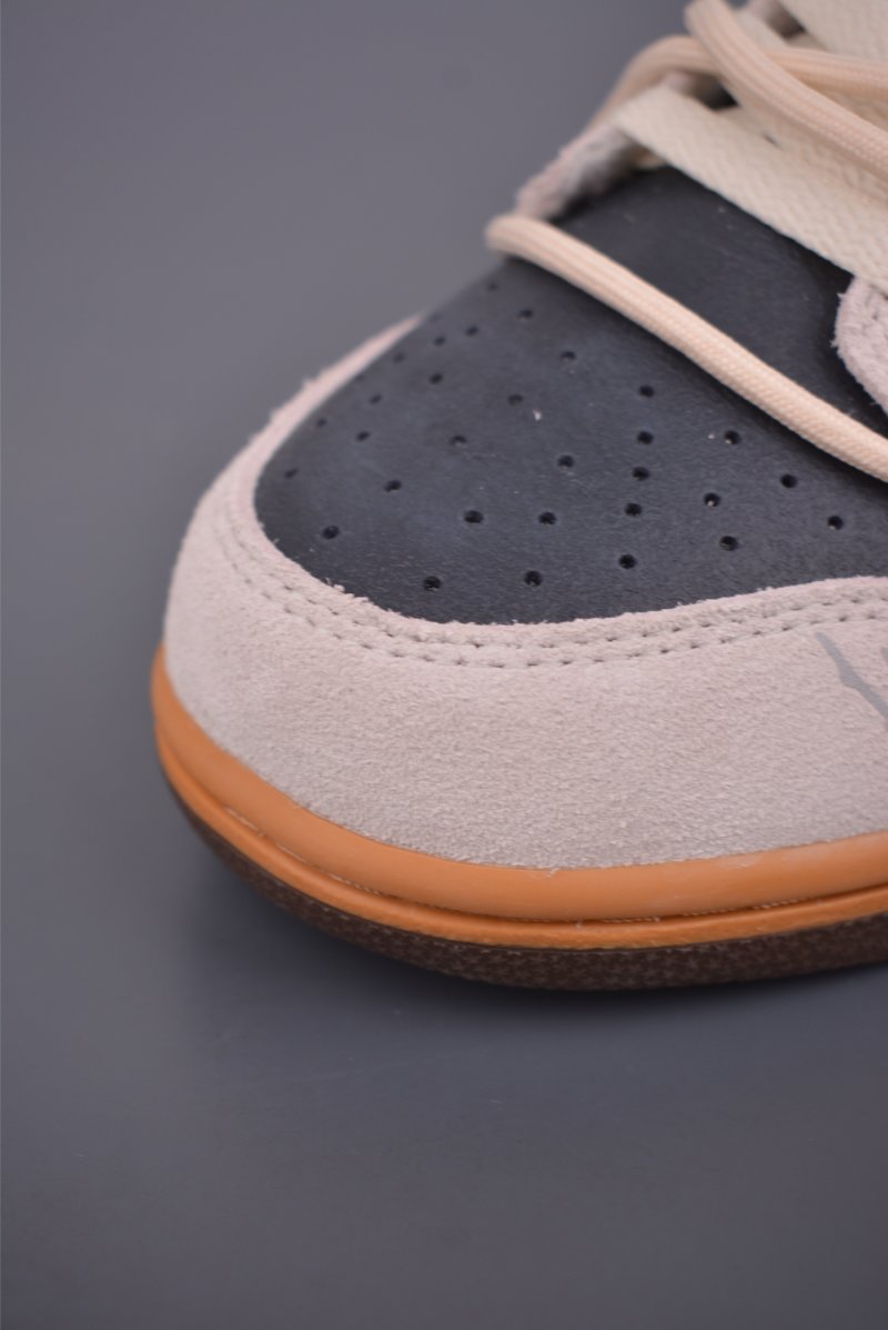 Nike SB Dunk Low view