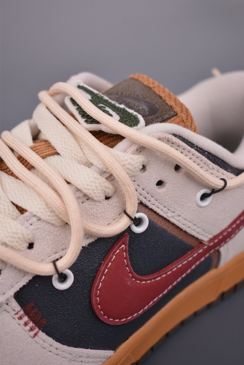 Nike SB Dunk Low view