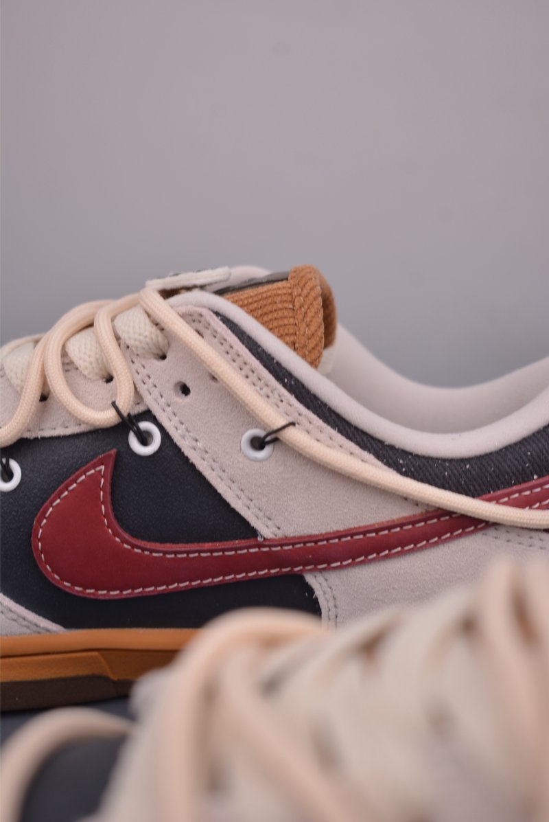 Nike SB Dunk Low view