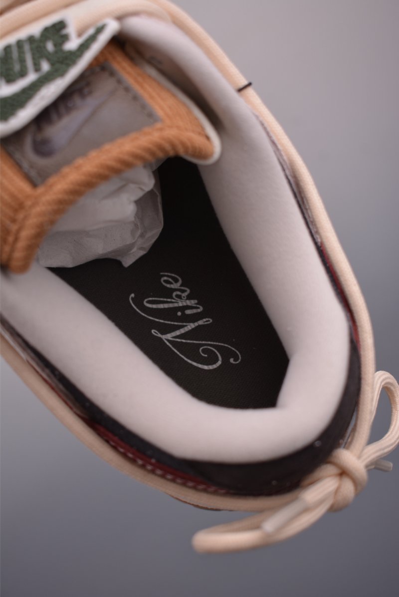Nike SB Dunk Low view