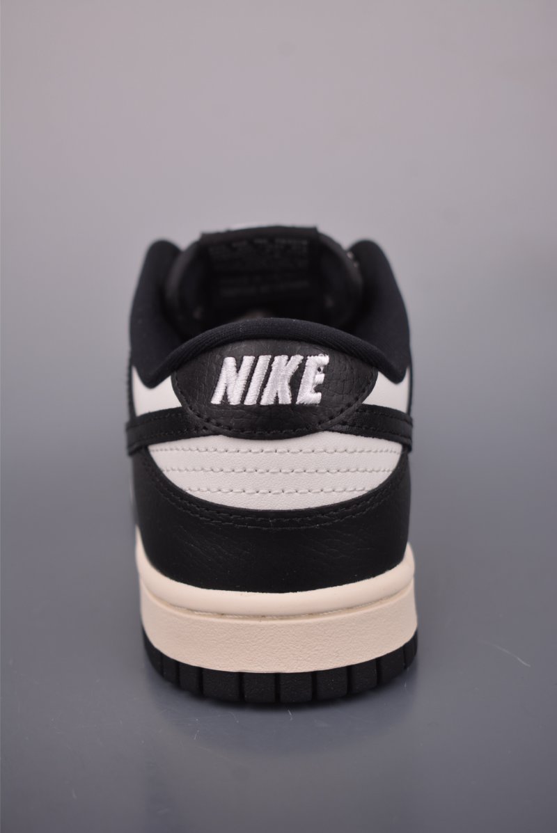 Nike SB Dunk Low view
