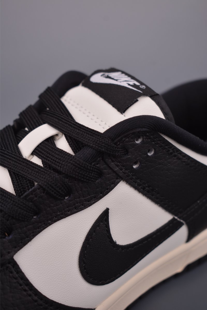 Nike SB Dunk Low view