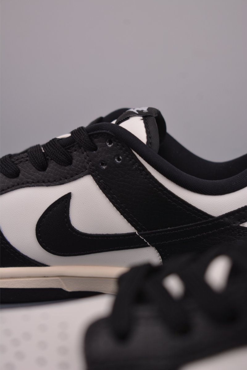 Nike SB Dunk Low view