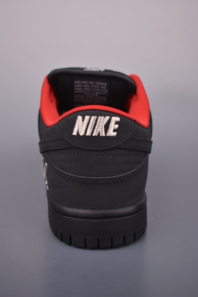 Nike SB Dunk Low view