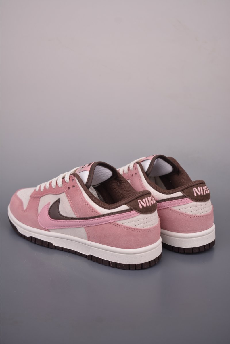 Nike SB Dunk Low view