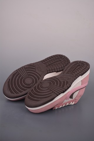 Nike SB Dunk Low view 3
