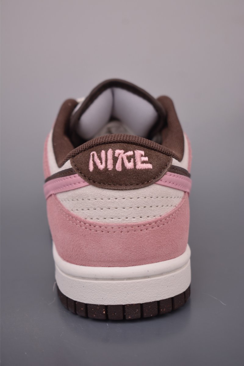 Nike SB Dunk Low view