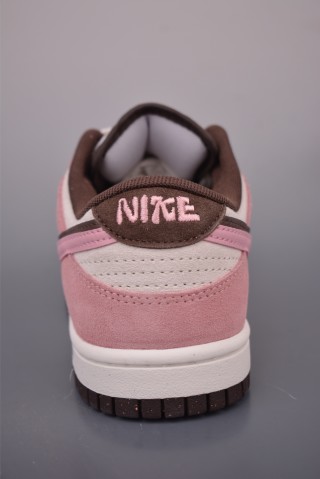Nike SB Dunk Low view 4