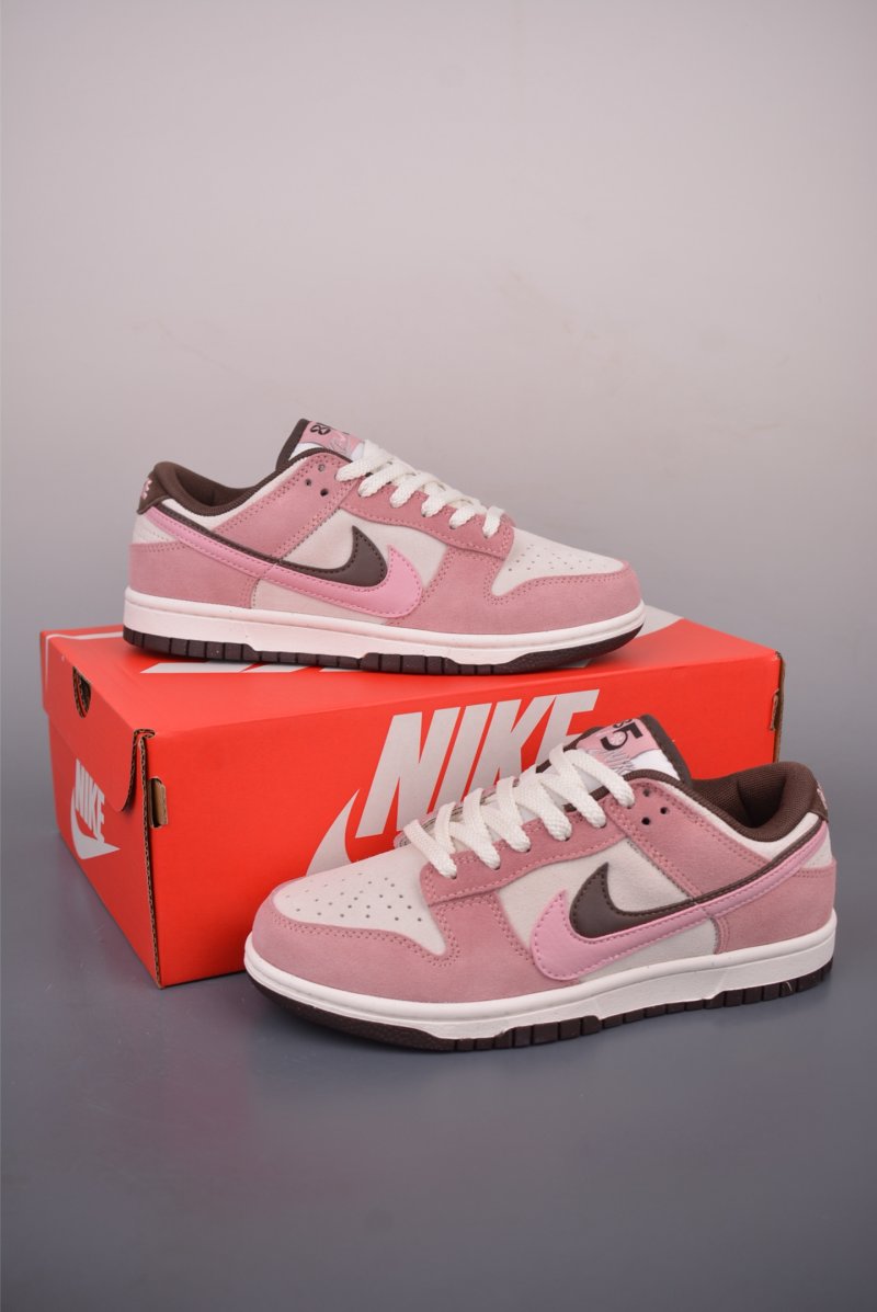 Nike SB Dunk Low view