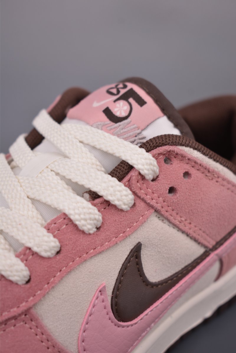 Nike SB Dunk Low view