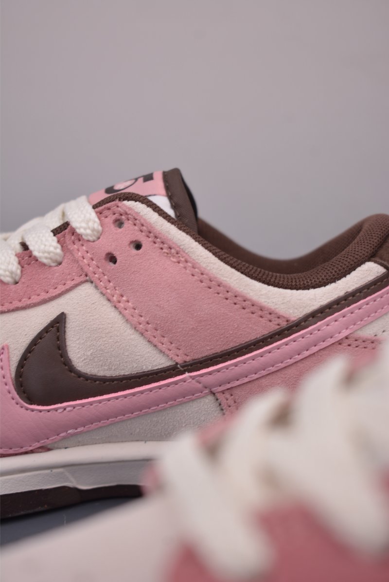 Nike SB Dunk Low view