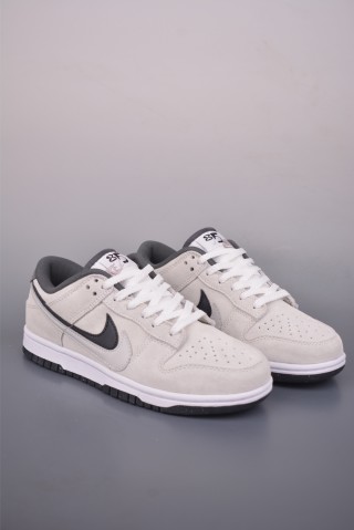 Nike SB Dunk Low view 1