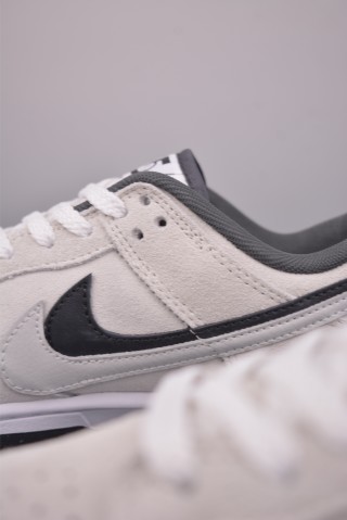 Nike SB Dunk Low view 8