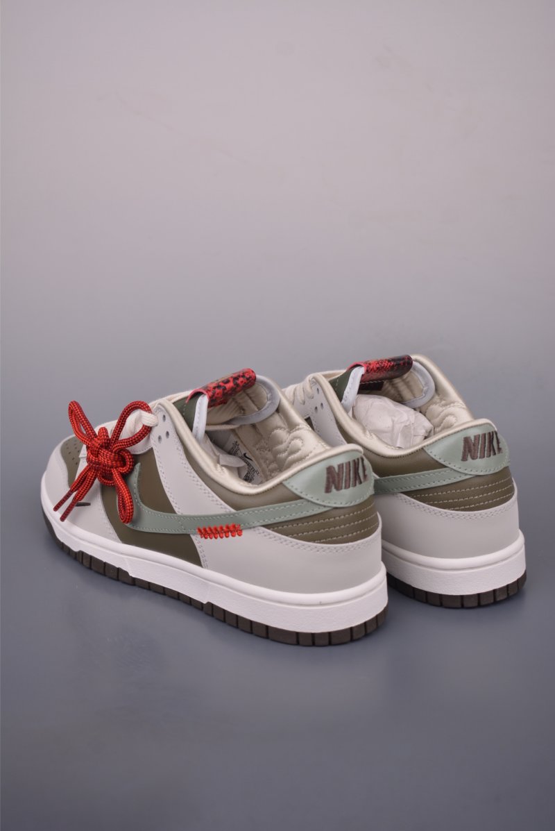 Nike SB Dunk Low view