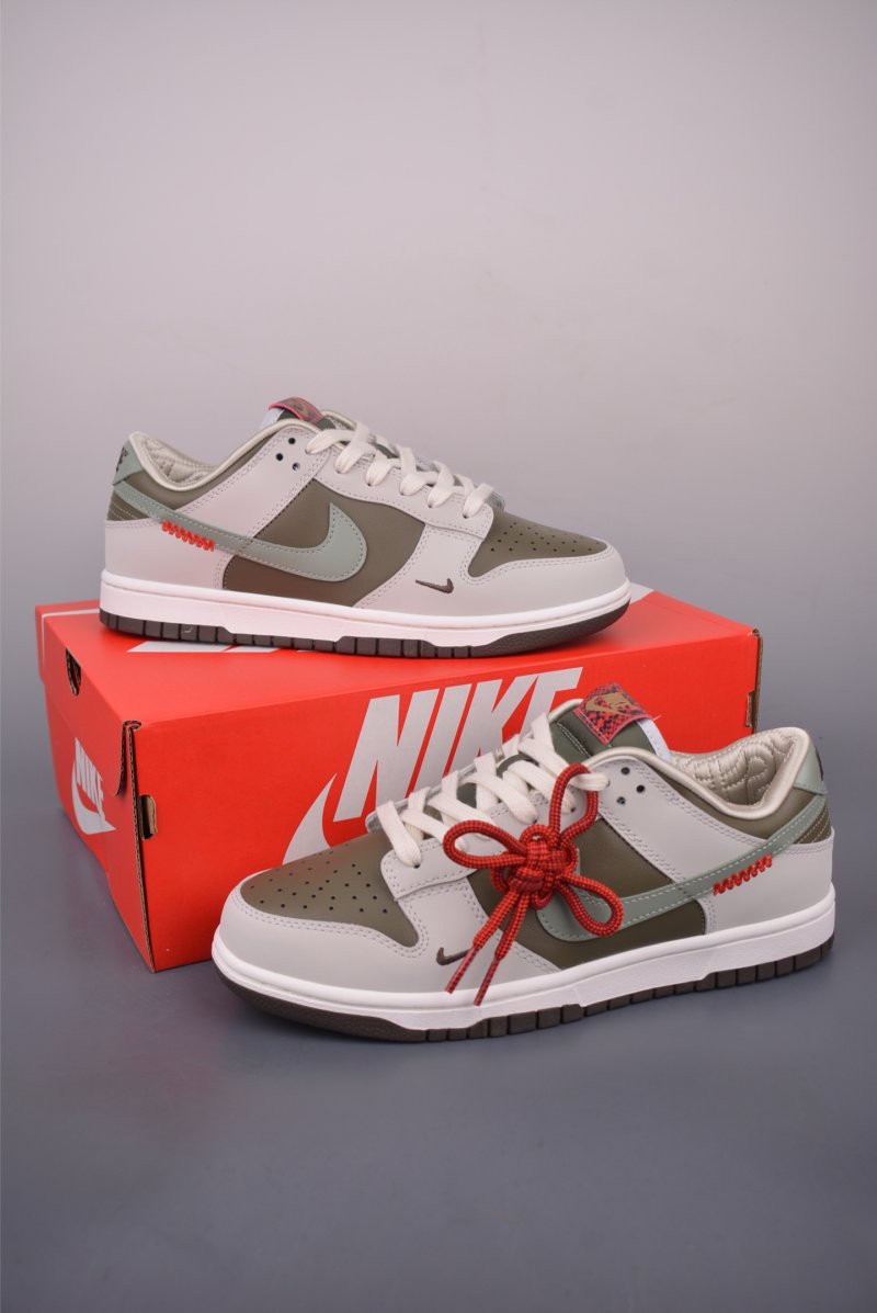 Nike SB Dunk Low view
