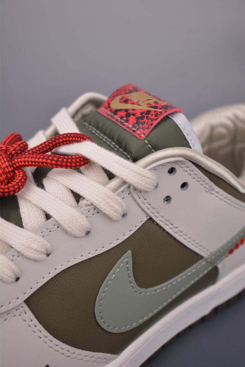 Nike SB Dunk Low view