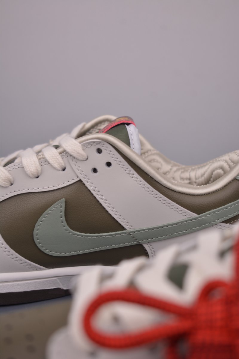 Nike SB Dunk Low view